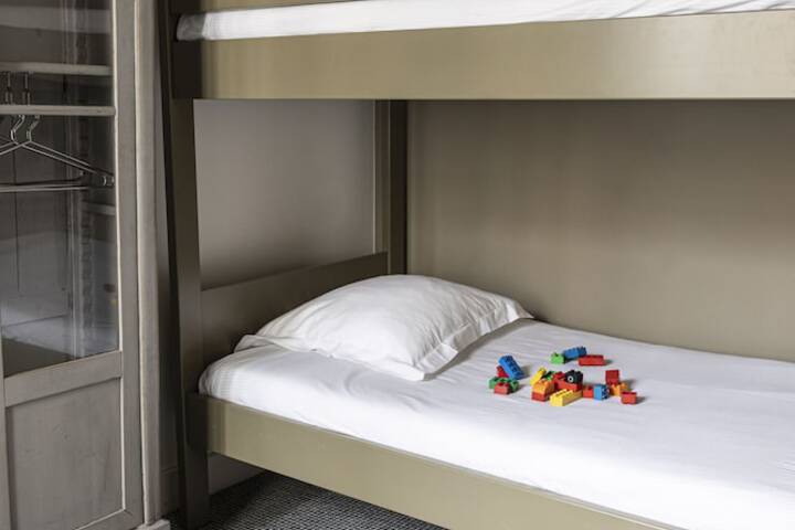 Room 18 of 80