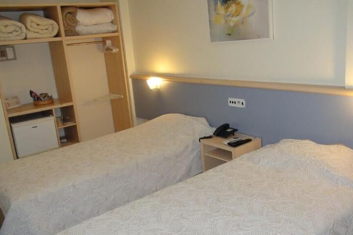 Room 14 of 36