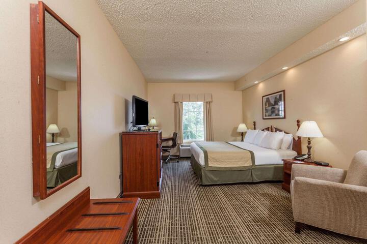 2 Double Beds (3 of 9)