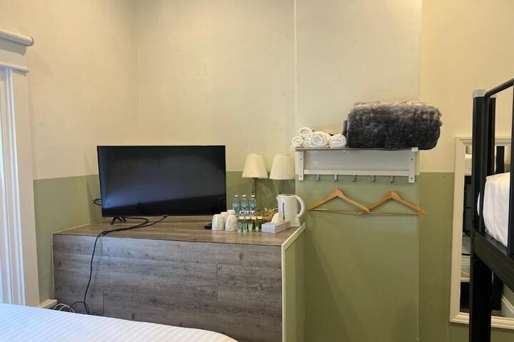 Room 10 of 25