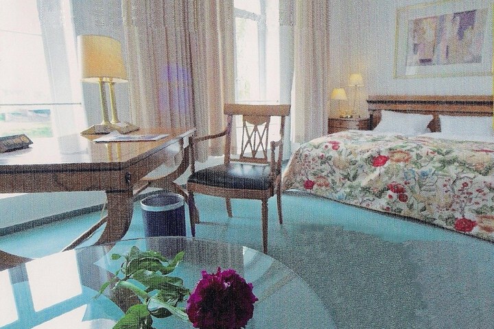 Room 18 of 100