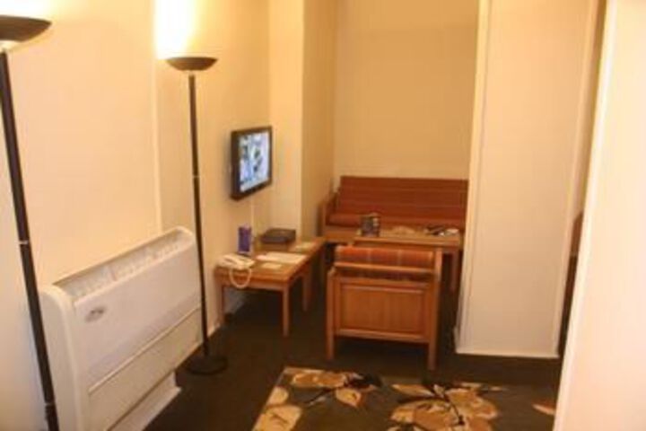 Room 7 of 25