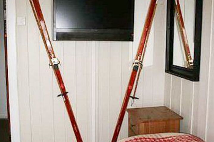 Room 6 of 17