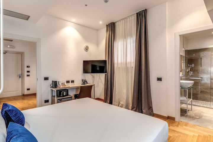Room 52 of 69