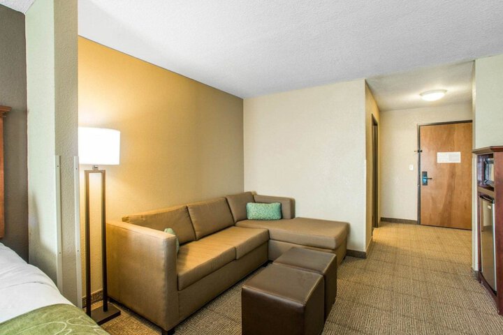 Suite Accessible King Size Bed (9 of 11)