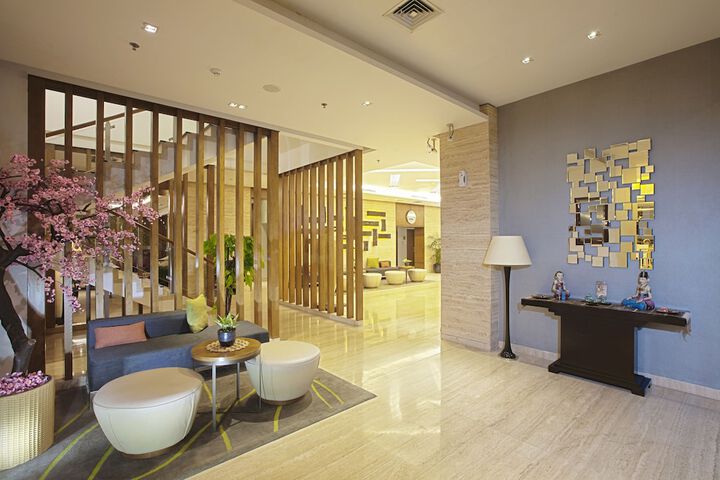 Entrance & Lobby