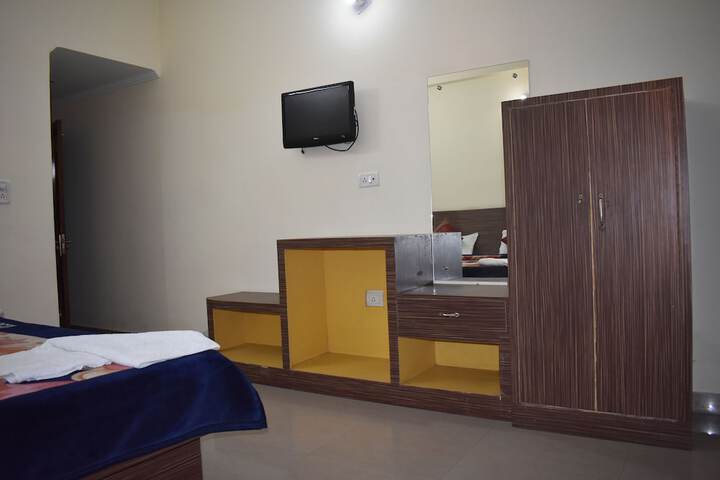 Room 8 of 22