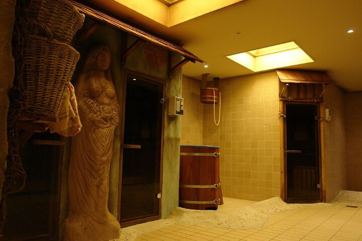 Spa 9 of 40