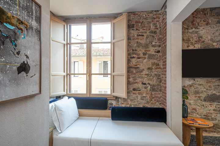 Room 9 of 95