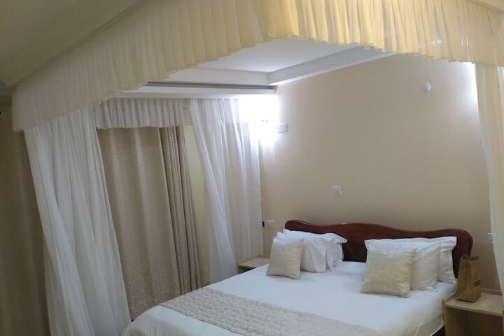 Room 11 of 25