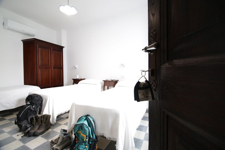 Room 7 of 44