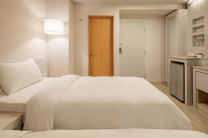 Room 3 of 24