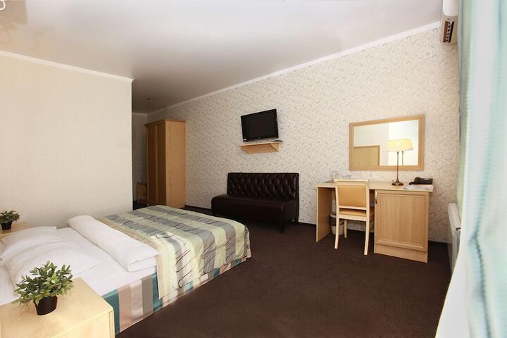 Room 28 of 38