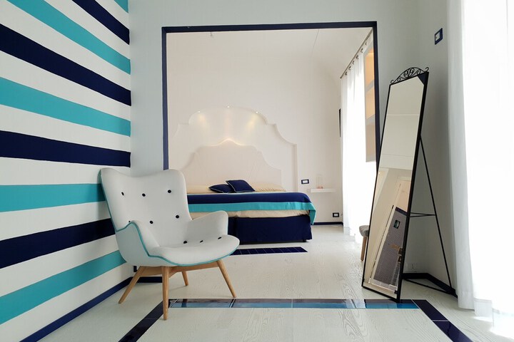 Room 2 of 30