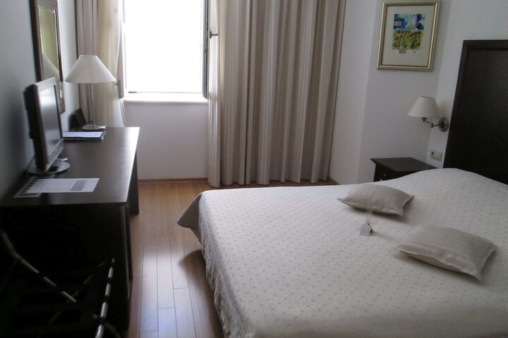 Room 11 of 144