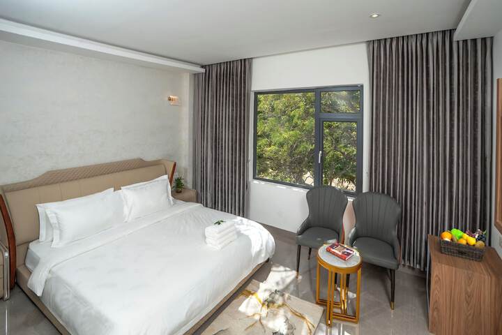 Room 4 of 20