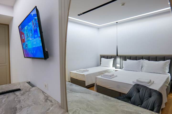 Room 30 of 102