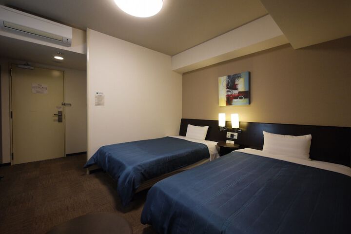 Room 8 of 31