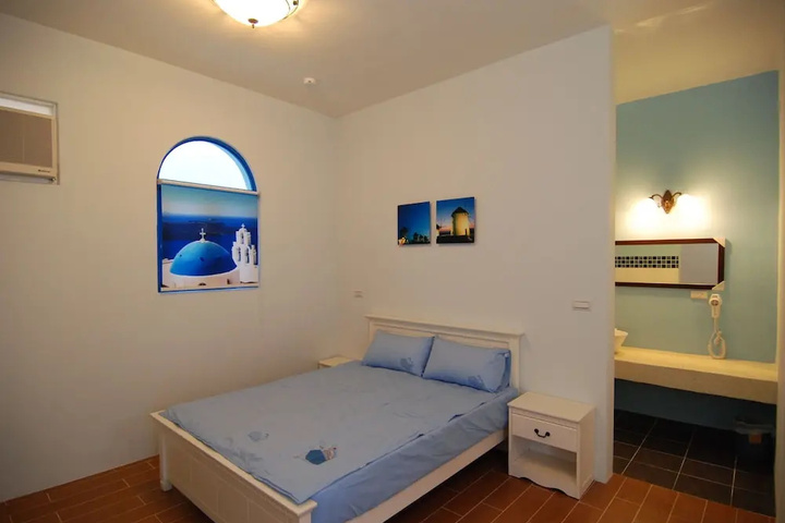 Room 2 of 8