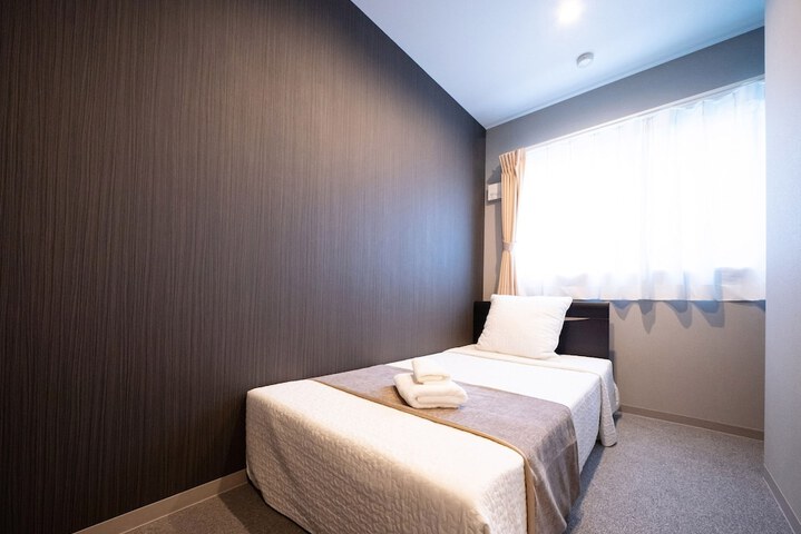 Room 13 of 97