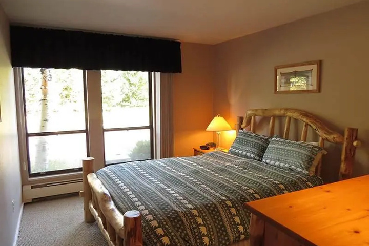Room 2 of 10