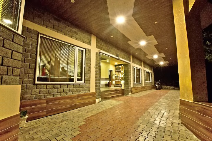 Ballroom/Hall 50 of 75