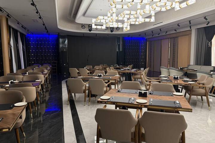 Ballroom/Hall 54 of 61