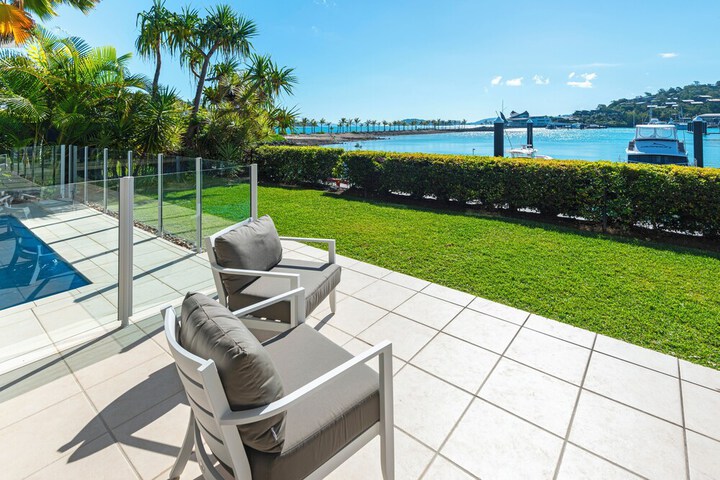 Hotel Exterior 31 of 36