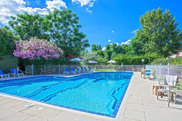 Pool 32 of 71