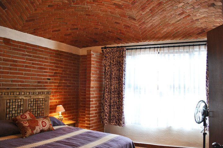 Room 5 of 16