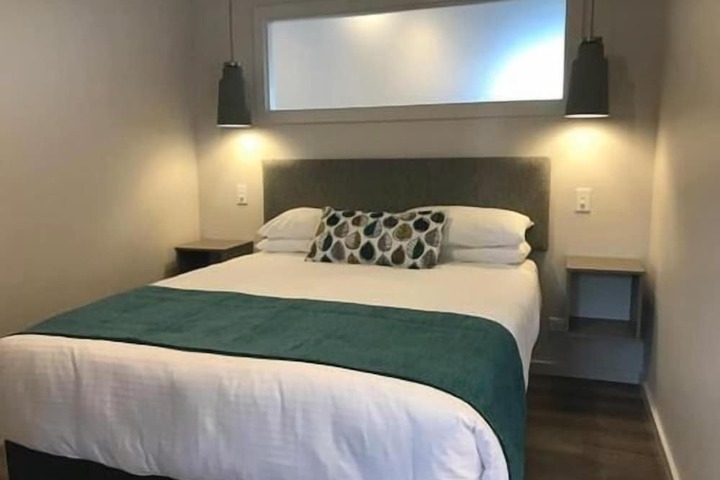 Room 9 of 37
