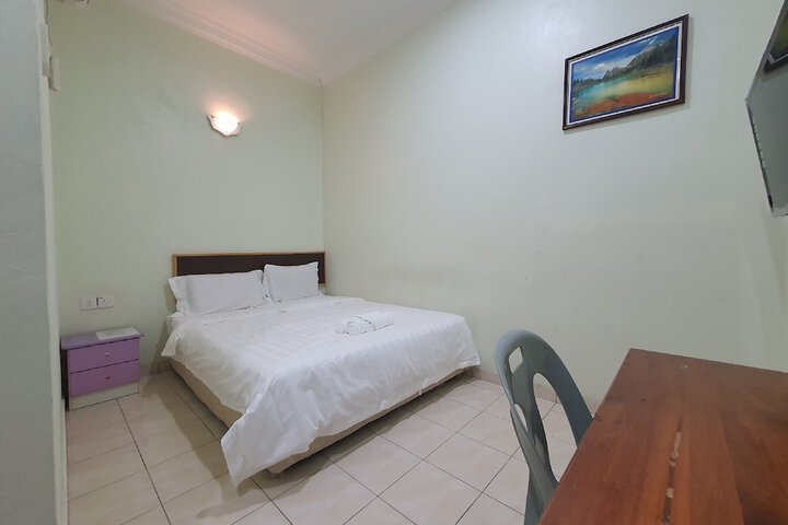 Room 18 of 25