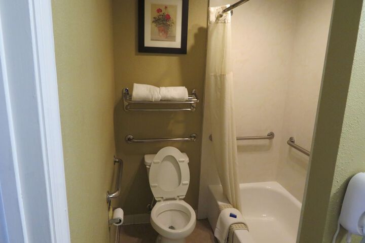 1 King Bed Exterior Accessible Annex Building High Speed Internet Accessible Microwave and Refrigerator Full Breakfast (5 of 10)