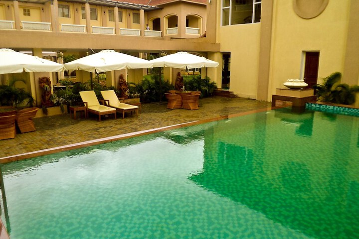 Pool 4 of 7