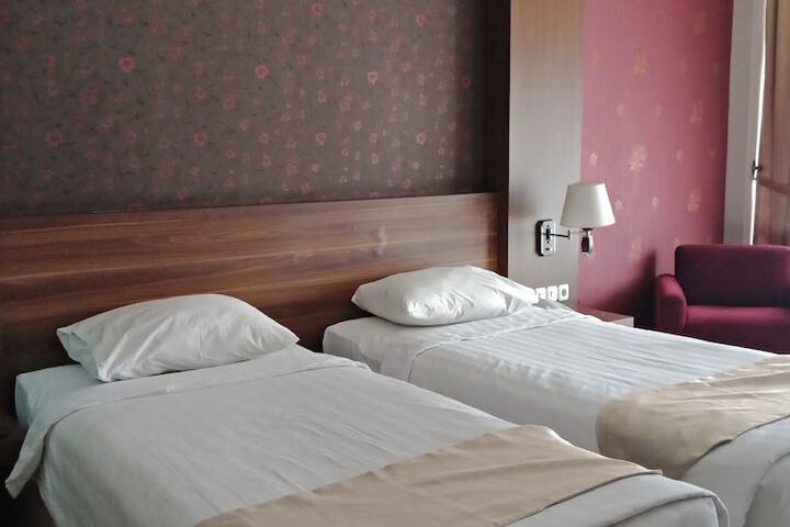 Room 12 of 20