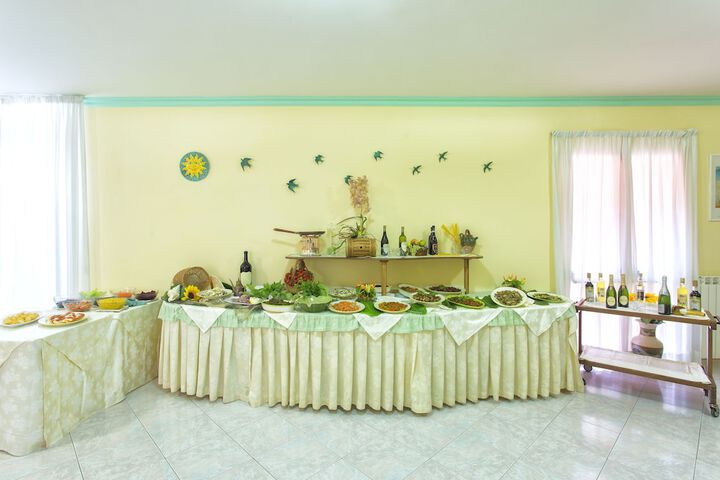 Dining 33 of 45