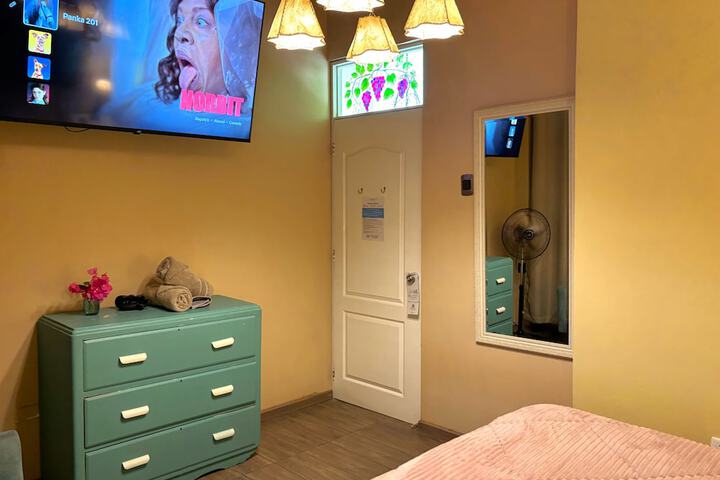 Room 33 of 199