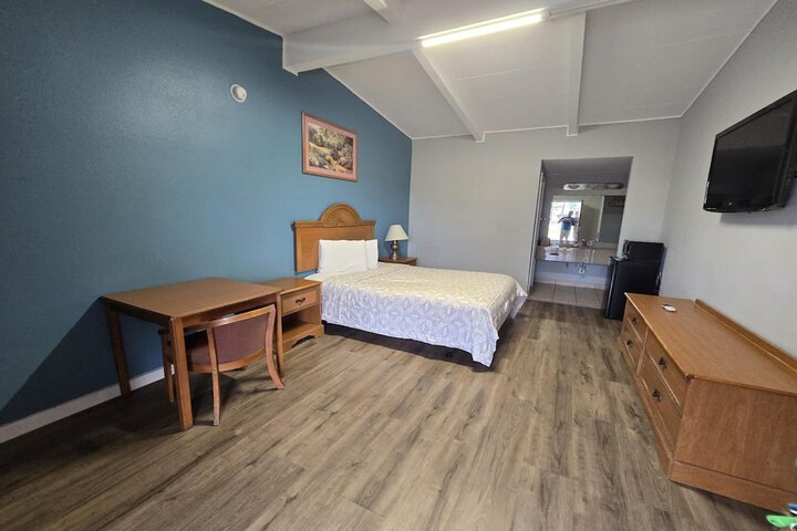 Room 4 of 15