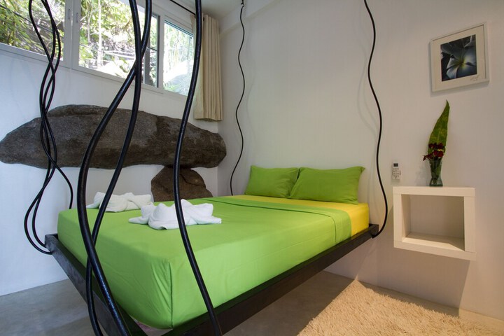 Room 9 of 80