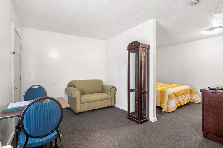 Room 3 of 7