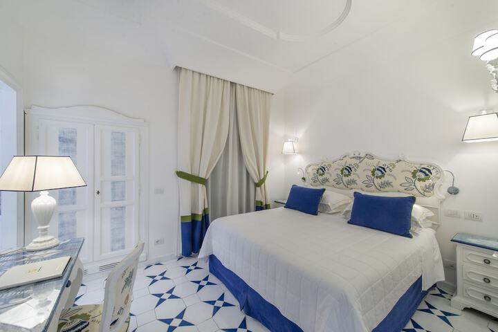 Room 53 of 260