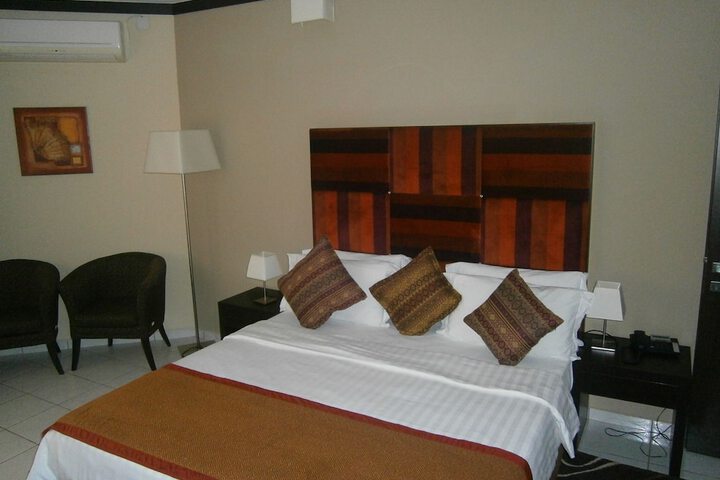 Room 14 of 100