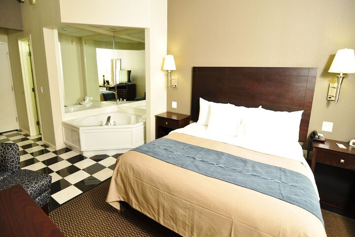1 King Bed (9 of 19)