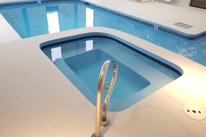 Indoor spa tub