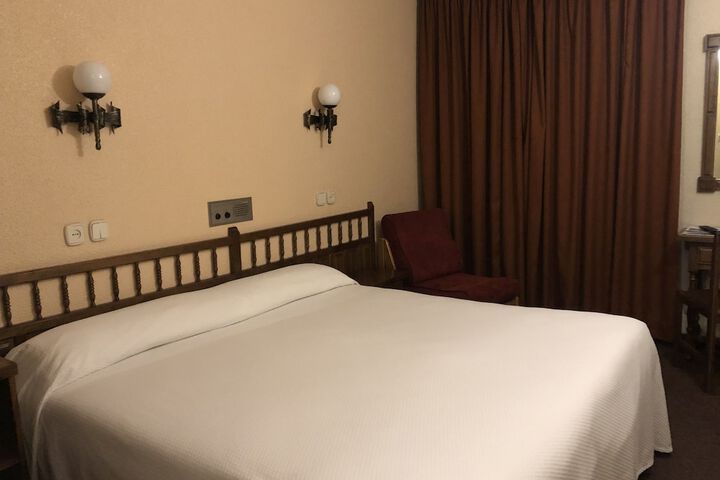 Room 13 of 35