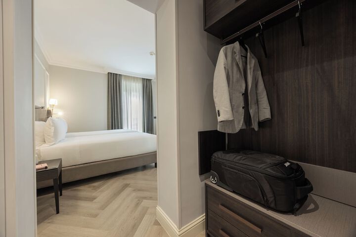 Room 26 of 47