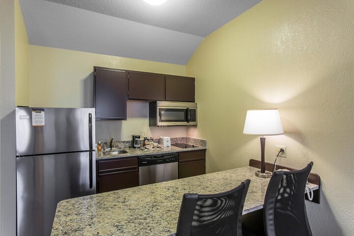 1 Queen Bed Suite (6 of 28)