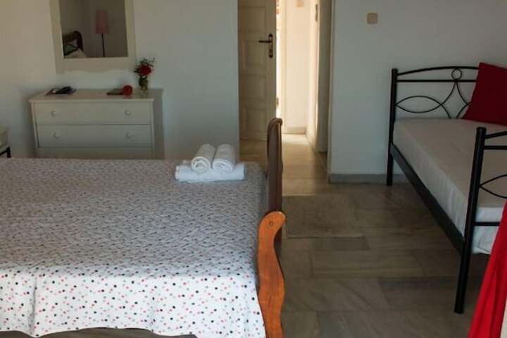 Room 25 of 37