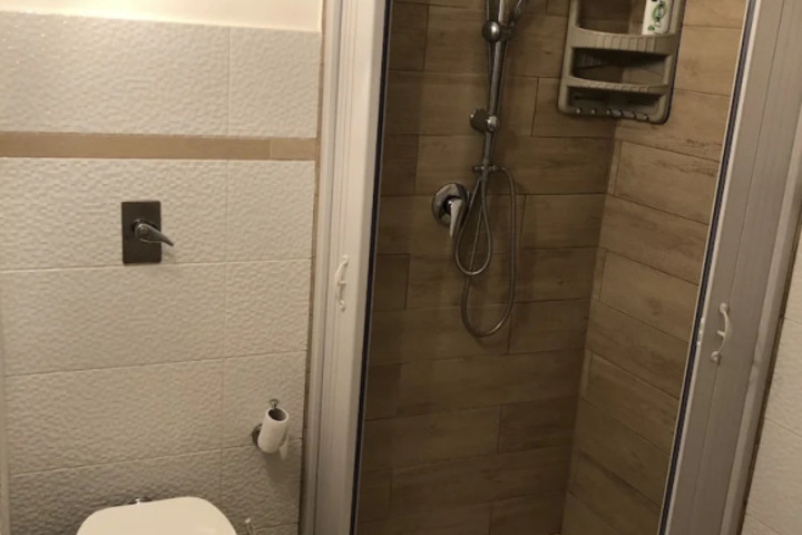 Room 7 of 12