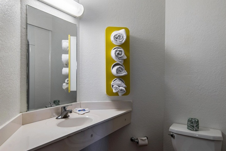Room 25 of 38